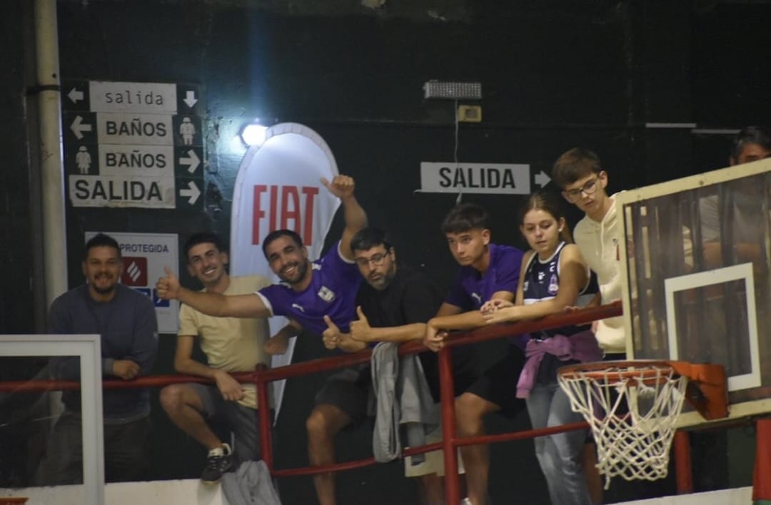 En la cancha de Aguada, pocos pero buenos. Hay que apoyar al basket