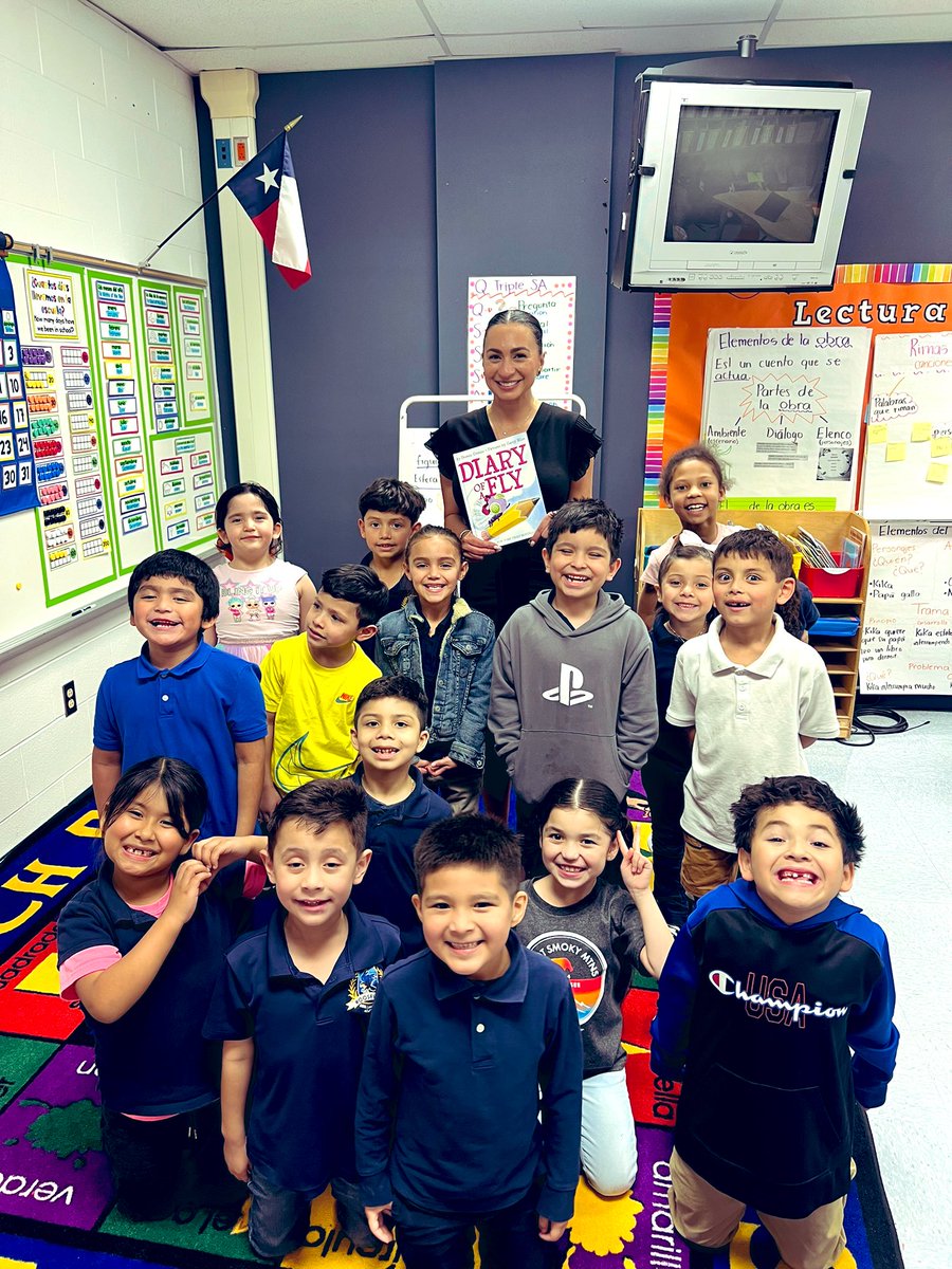 Big thanks to Roosevelt Dual Language Elementary for inviting me to read during Read Across America week! Had a blast reading 'Diary of a Fly' to Ms. Moreno's class! 📚✨ @RooseveltDLA  #ReadAcrossAmerica #CommunityEngagement