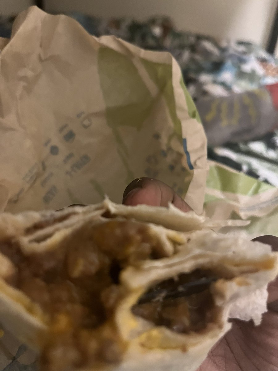 Tellem_Tree's tweet photo. Not my nephew choking on this plastic piece that was in his burrito 

@tacobell https://t.co/qyWuXgVEmI