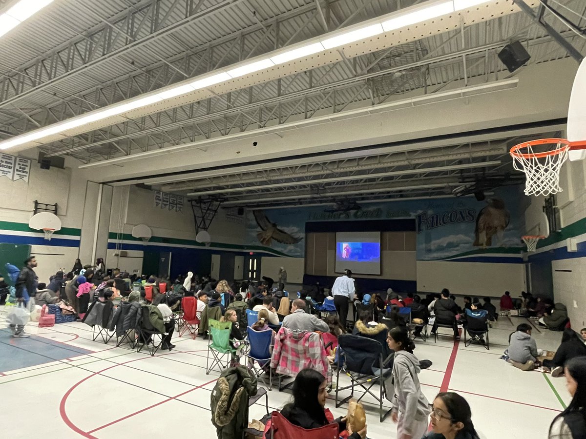 FletchersSrPS's tweet photo. Our first movie night was very successful! Full gym, the smell of popcorn in the air and happy students and families! @vidagardener @PeelSchools @DF5719 @TrusteeMcDonald #CommunityBuilding https://t.co/vuF7RbdMIN