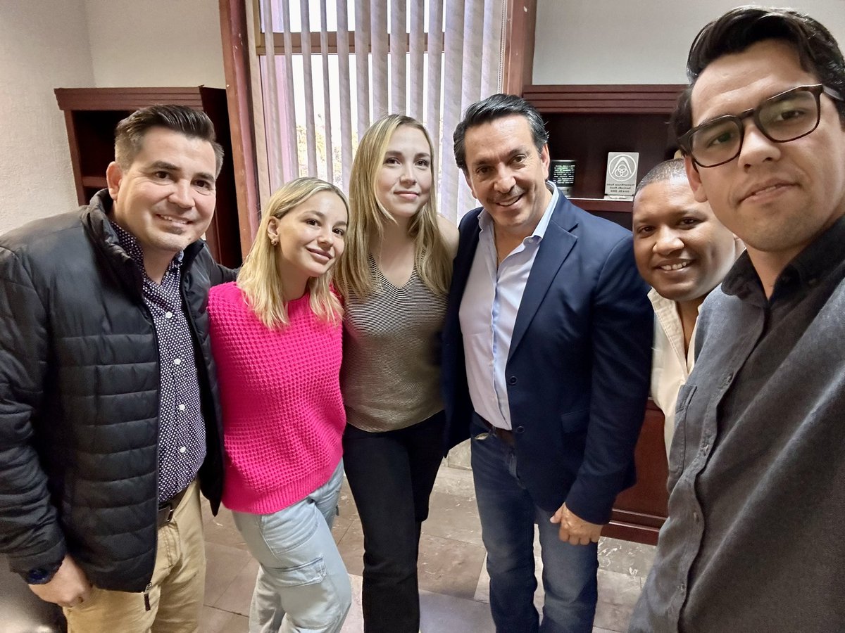 DavidFigueroaO's tweet image. Gracias equipo por su inquebrantable apoyo y esfuerzo en favor de la megaregión Sonora-Arizona. Les comparto un par de enlaces que reflejan el trabajo realizado 🇲🇽🇺🇸 drive.google.com/file/d/1vm2Kqs…

drive.google.com/file/d/1pjlwom… #GraciasEquipo #MegaRegión