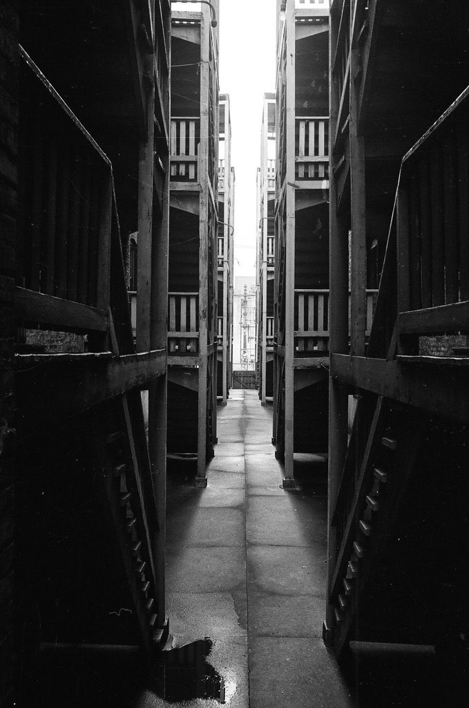 LEEBEY's tweet image. The most Chicago photo you’ll see today. Somewhere in the city, 7/28/1963. Gene Pesek, Chicago Sun-Times.