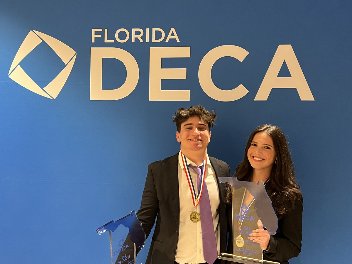 Congrats to our @SharksSrhs ICDC qualifiers! Super proud of our 60 students on their way to Nationals! @RachelCapitano