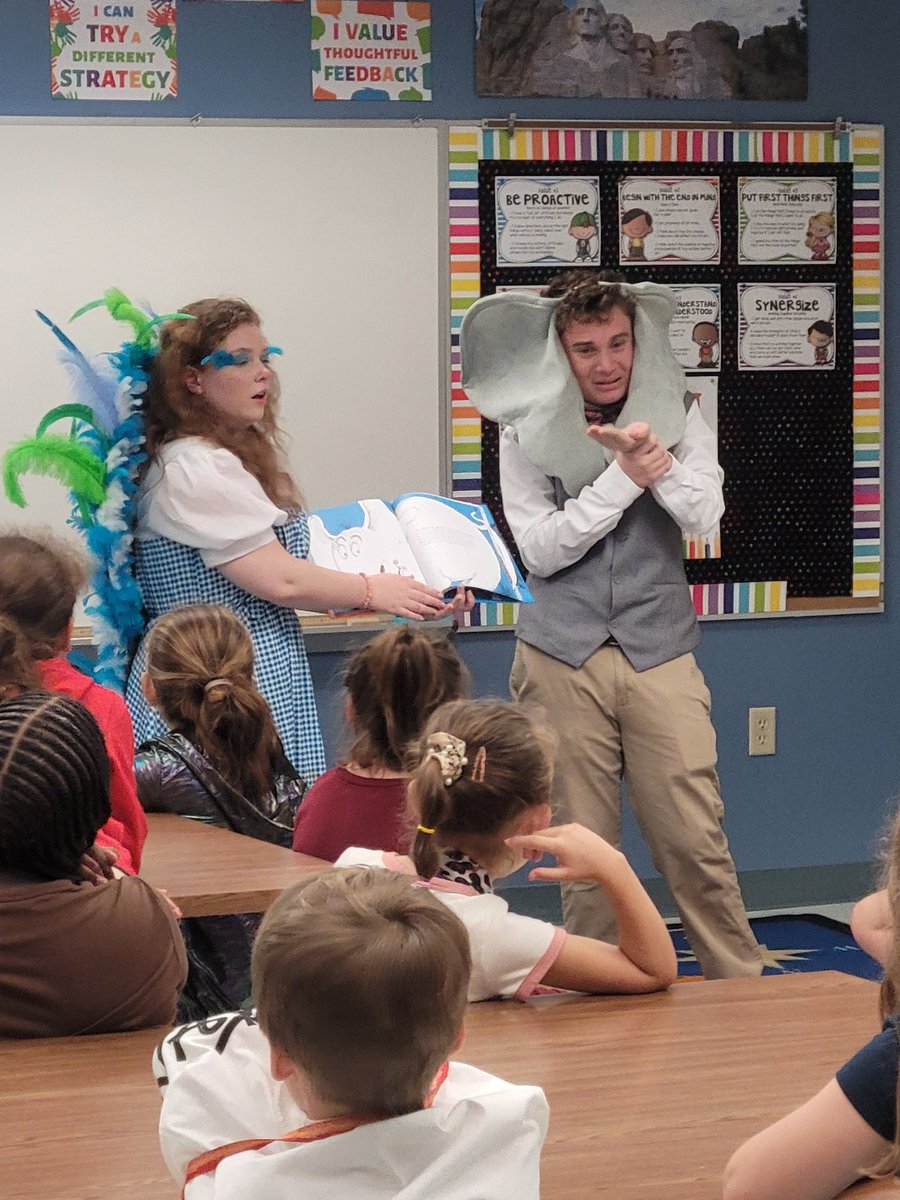BFieldsCCPS's tweet image. Today our K-2 classes had a wonderful time with the PRHS Theatre Program who came in to read Dr. Seuss books with us! @BCEBobcat
@collierschools