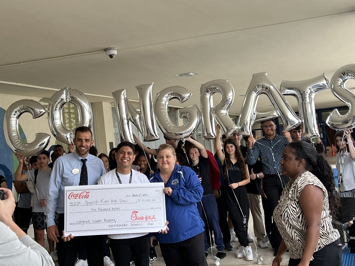 Congrats to @MrTorresFrank for being awarded a 10,000 grant from @ChickfilA your @SharksSrhs knows you’ll impact the community with it @RachelCapitano @Ed_Tierney1