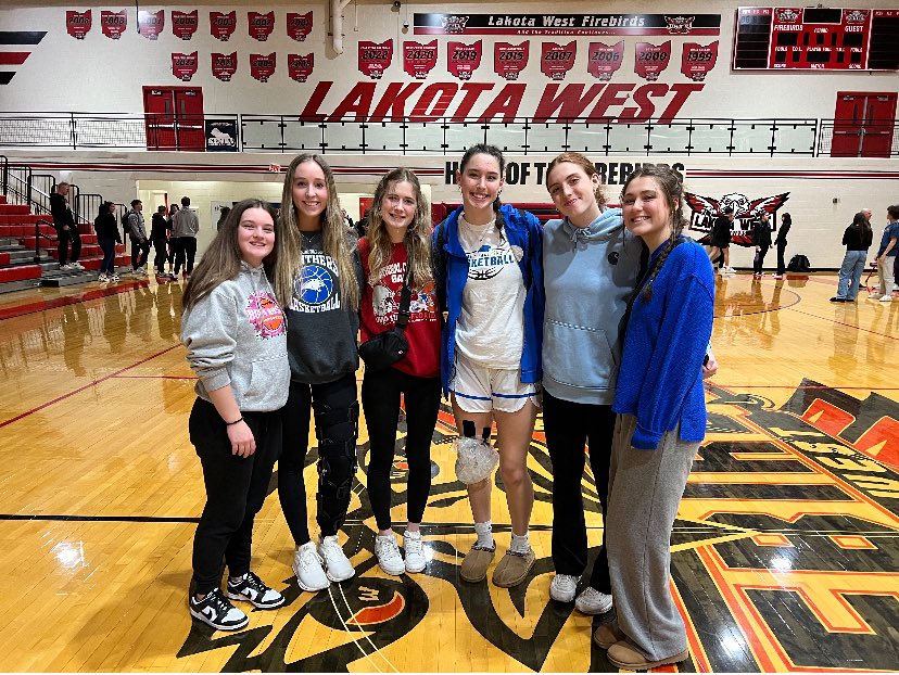 Teri Downing (@downingteri) on Twitter photo Parents- find an AAU team that shows up like this for your kid! <a href="/OhioLadyAttack/">OhioLadyAttack 2024</a> <a href="/getupborohoops/">Springboro Panthers Girls Basketball Program</a> Parents- find an AAU team that shows up like this for your kid! <a href="/OhioLadyAttack/">OhioLadyAttack 2024</a> <a href="/getupborohoops/">Springboro Panthers Girls Basketball Program</a>