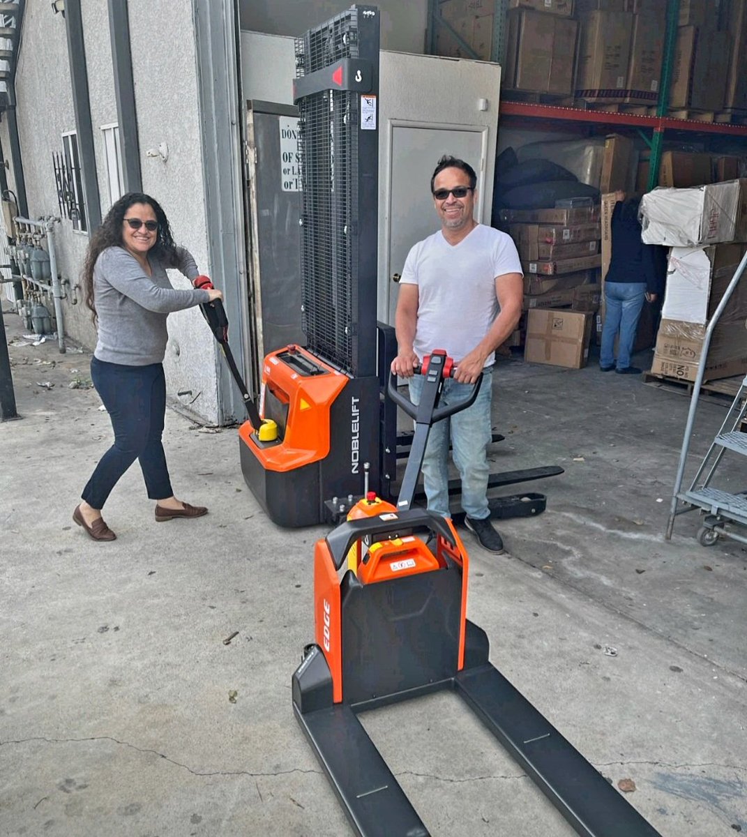 DonofNoblelift's tweet photo. Another happy end-user with Noblelifts' Lithium EDGE Pallet Jack and Walkie Straddle Stacker, delivered by Brian Kannard.
Always going above and beyond for his customers. #noblelift #Edgestacker #edgepalletjack
#lithiumpalletjack #forklifts #materialshandingequipment @ToyotaMHS https://t.co/Epu7EPjyAz