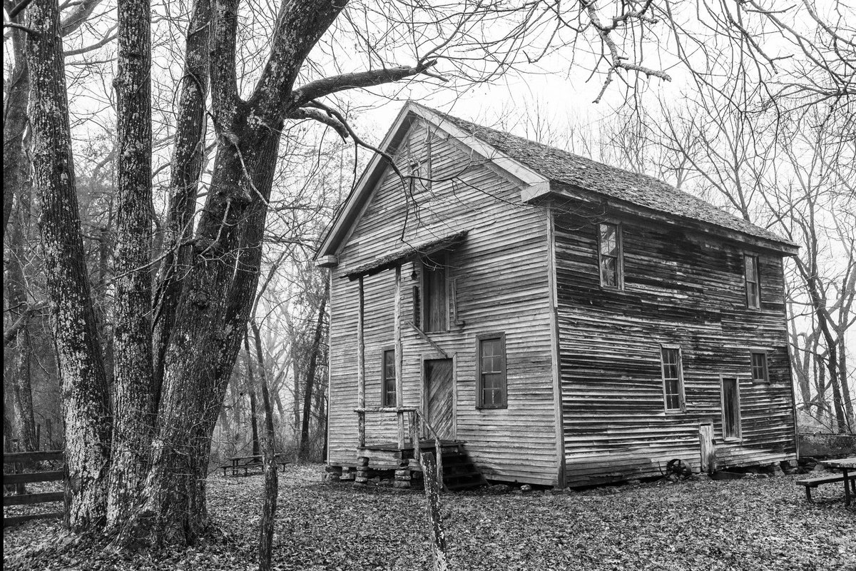 Foggy morning in Boxley Valley, along the Buffalo National River. The mill here was built in 1870 and was in use until the 1960s.

#arkansas #arkansasphotography #ozarks #ozarkmountains #buffaloriver #wonderfularkansas