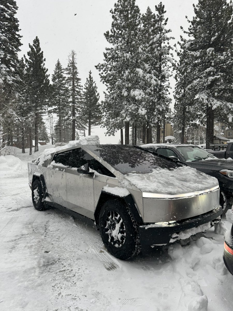 Tsla_Stock's tweet photo. Tesla Cybertruck covered with snow.❄ https://t.co/EvrHH1zqrn
