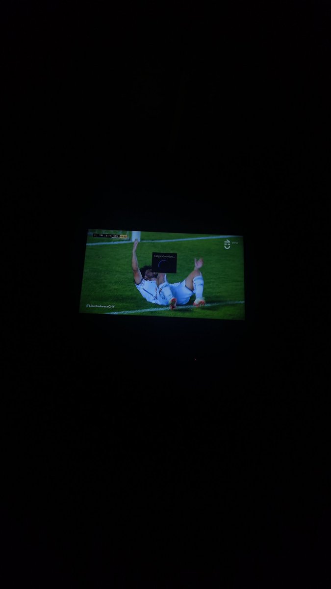 jastudillo87's tweet photo. Porque @VTRChile te caes y te pegas cuando te necesito.
Que lata, voy mirando por pausa.@ColoColo
#LibertadoresxCHV https://t.co/mdydpmHWFW