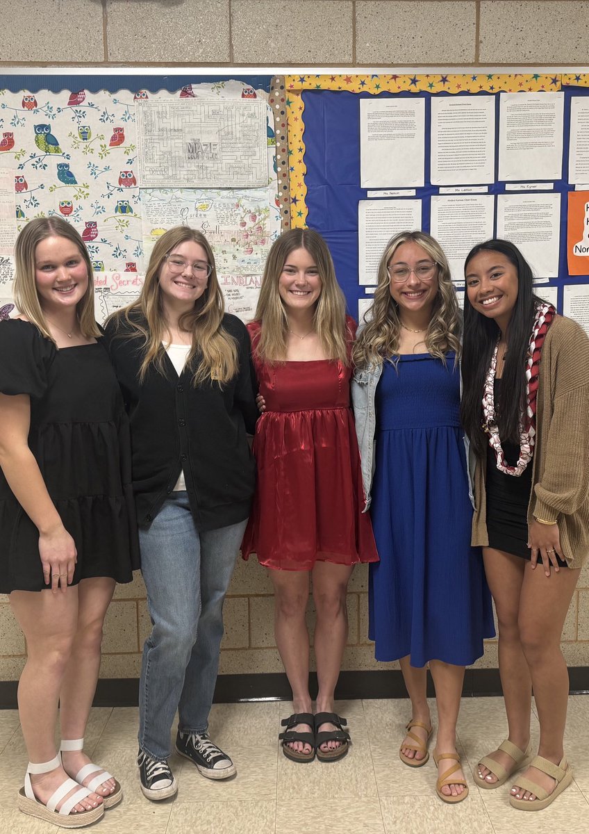 Some of our team who was in attendance for the Booster Club’s Scholar Athlete awards night. 🤩 Way to go ladies! 👏