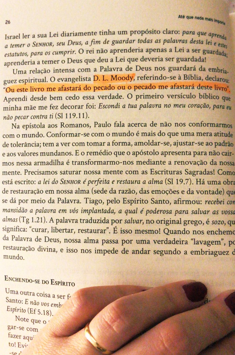 jacke_jc's tweet photo. “Ou este livro me afastará do pecado ou o pecado me afastará deste livro” https://t.co/U4pkR3D8rh