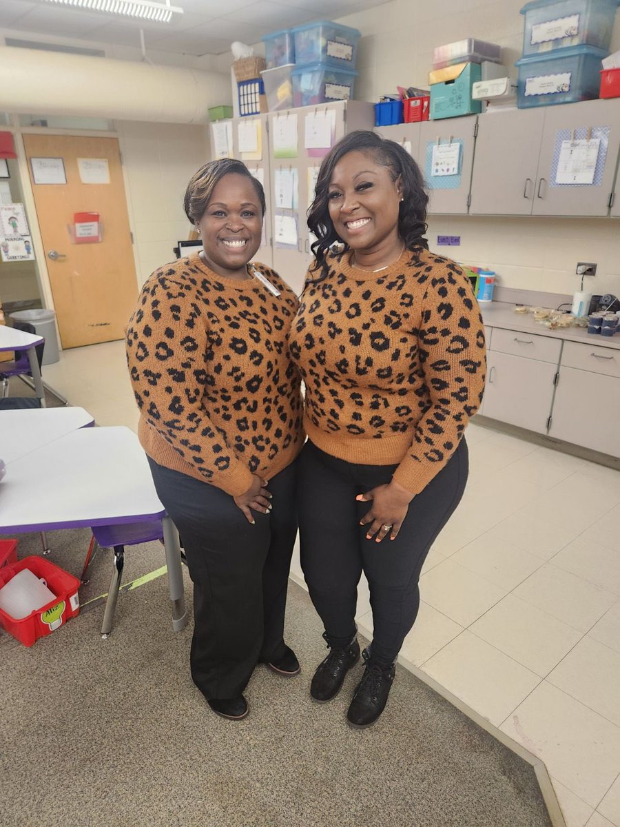 Twinning with Mrs. Green! #Kind erIsHerJam 💜💪🏾🦅