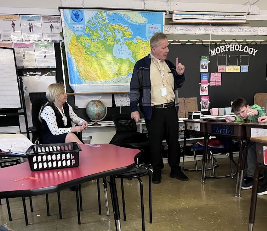 stalphonsusces's tweet photo. Today Ms Steinberg’s class prayed the Rosary with two special guests! Thank you Fr Paul and Ms Koch for joining us! #PVNCBeingcommunity #PVNCBeingwell #IgniteFaith #IgniteHope #pray https://t.co/9ufb89QVq8