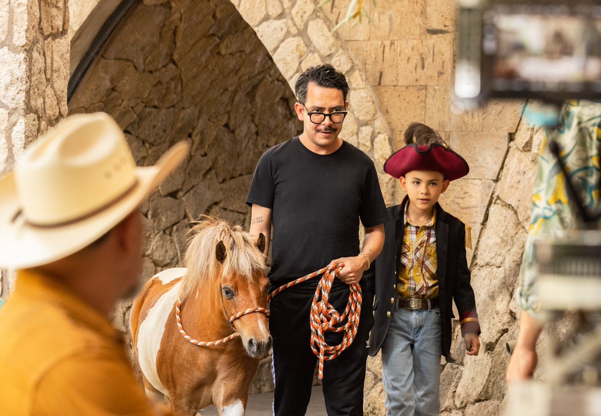 wondercuban's tweet photo. Vayan a mi IG a ver las fotos de la nueva película inédita de Manolo Caro para Netflix México, con Manuel García Rulfo (The Lincoln Lawyer) y con un equipo detrás maravilloso. 😍 Hice las fotos de todo el #BTS y los retratos profesionales para la promo, que todavía no sale 🔥🙈 https://t.co/rUZ7zE964s