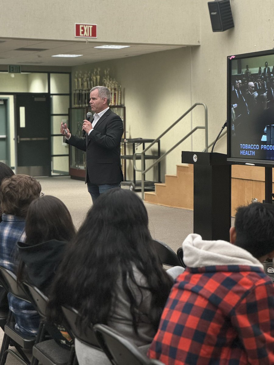 LakeElsinoreUSD's tweet image. Cyber Safety Cop, Clayton Cranford, is sharing important information with families about the Truth About Vaping, Marijuana, and Fentanyl. Talking to our children about drug use can be difficult, but it's critical to their health, safety, and success. cybersafetycop.com/downloads/