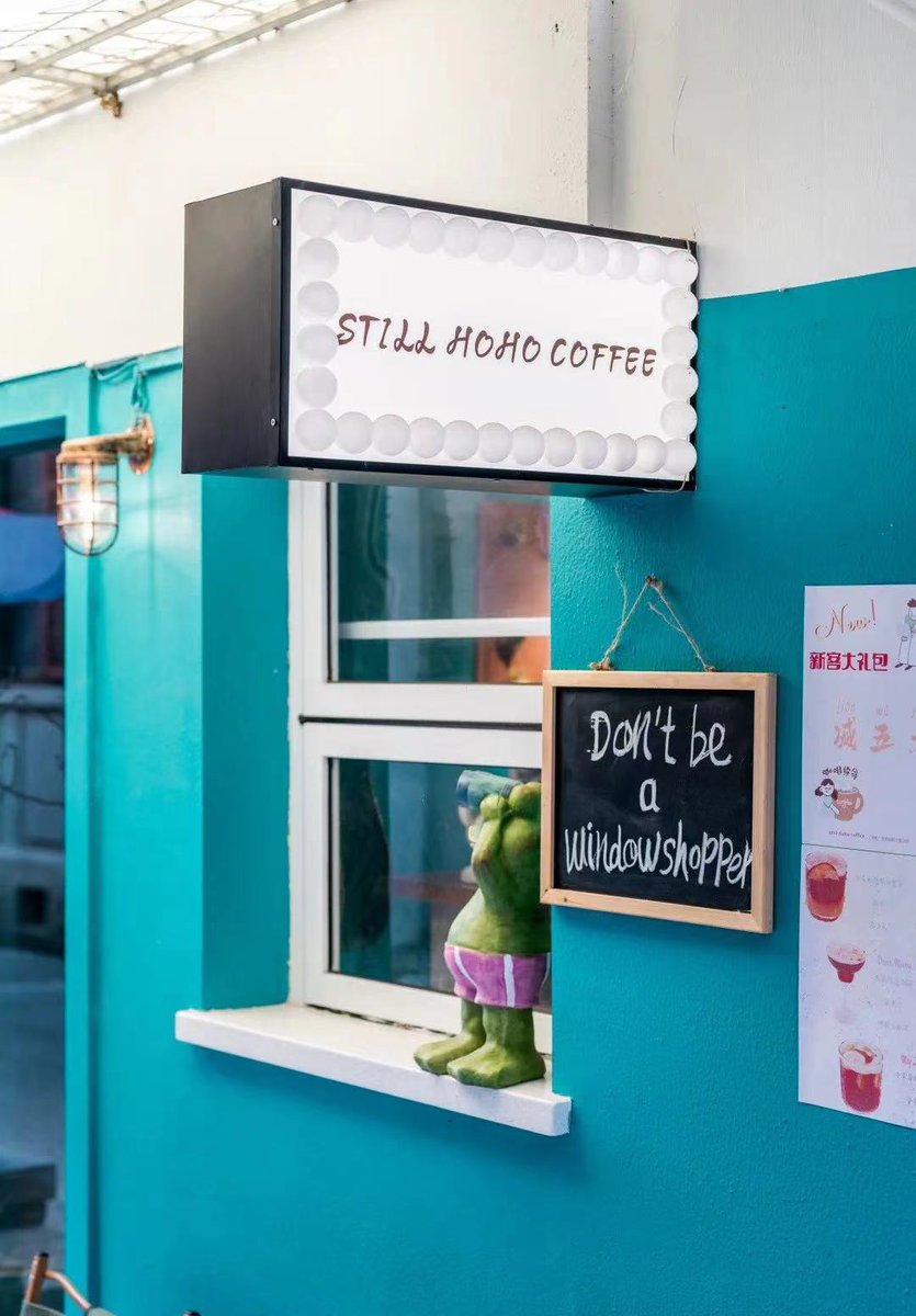 visit_wuhan's tweet photo. Faint music can be heard coming from deep within Shengli Street. The sky-blue color gives the Still Hoho Coffee Shop a retro and artistic vibe. The frog with heavy eye bags on the storefront seems to be waiting to greet you.
#exploringgems #hanstory #energeticwuhan #hereiswuhan #lovewuhan
