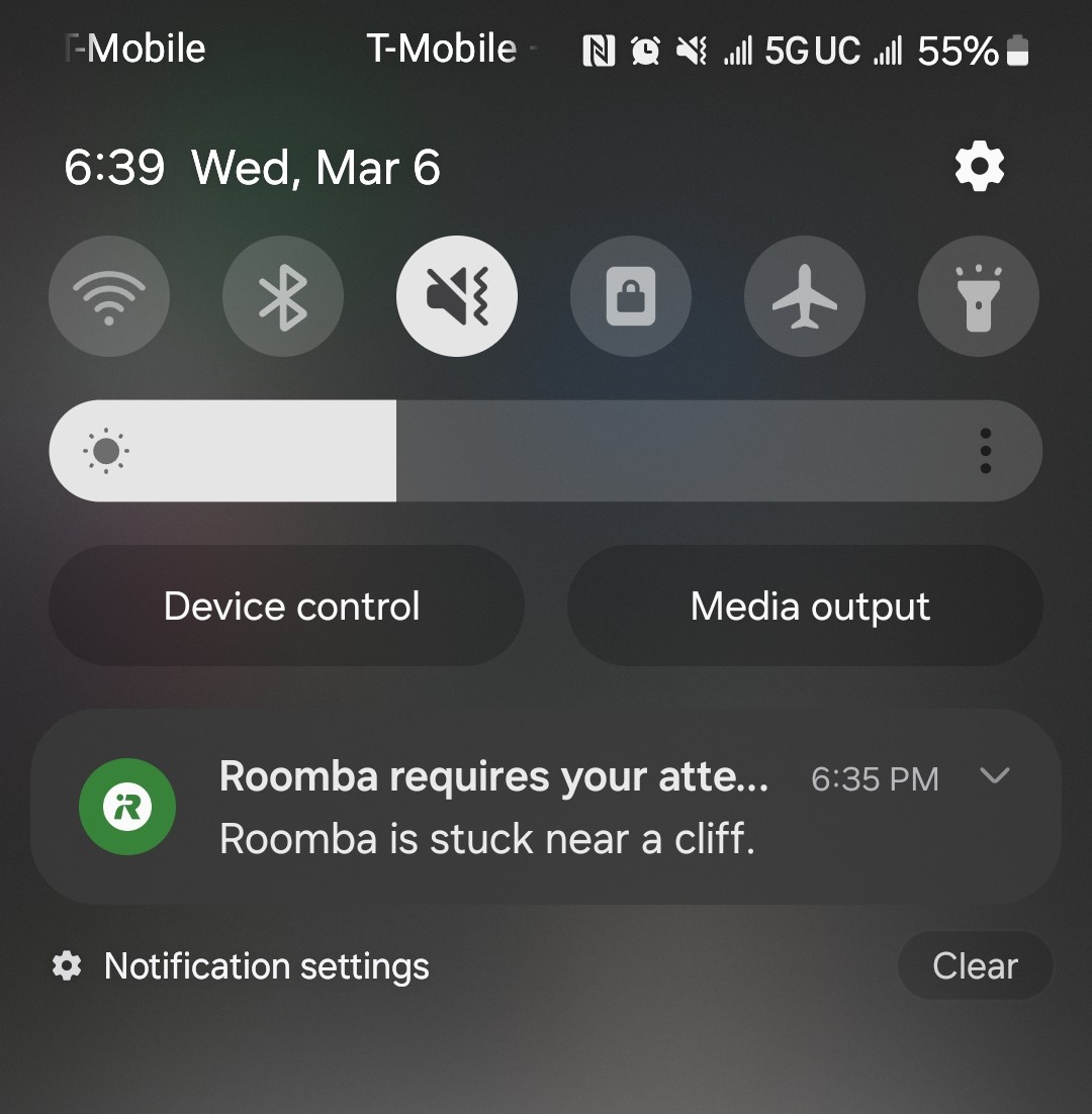 Naellien's tweet photo. My @iRobot is dramatic AF. https://t.co/EzJEKy8mio