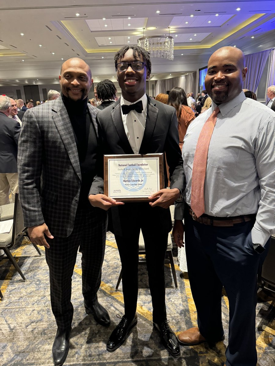 Congratulations to Marcus Edwards Jr. on being selected as the @NFFofMiddleTN honoree for Hunters Lane High School. Marcus is an excellent example of outstanding academic achievement, community leadership, and football performance.