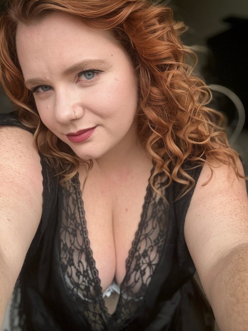 I hope you think of covering my pretty face in your load tonight before bed 🤭 https://t.co/5CzVhfDff