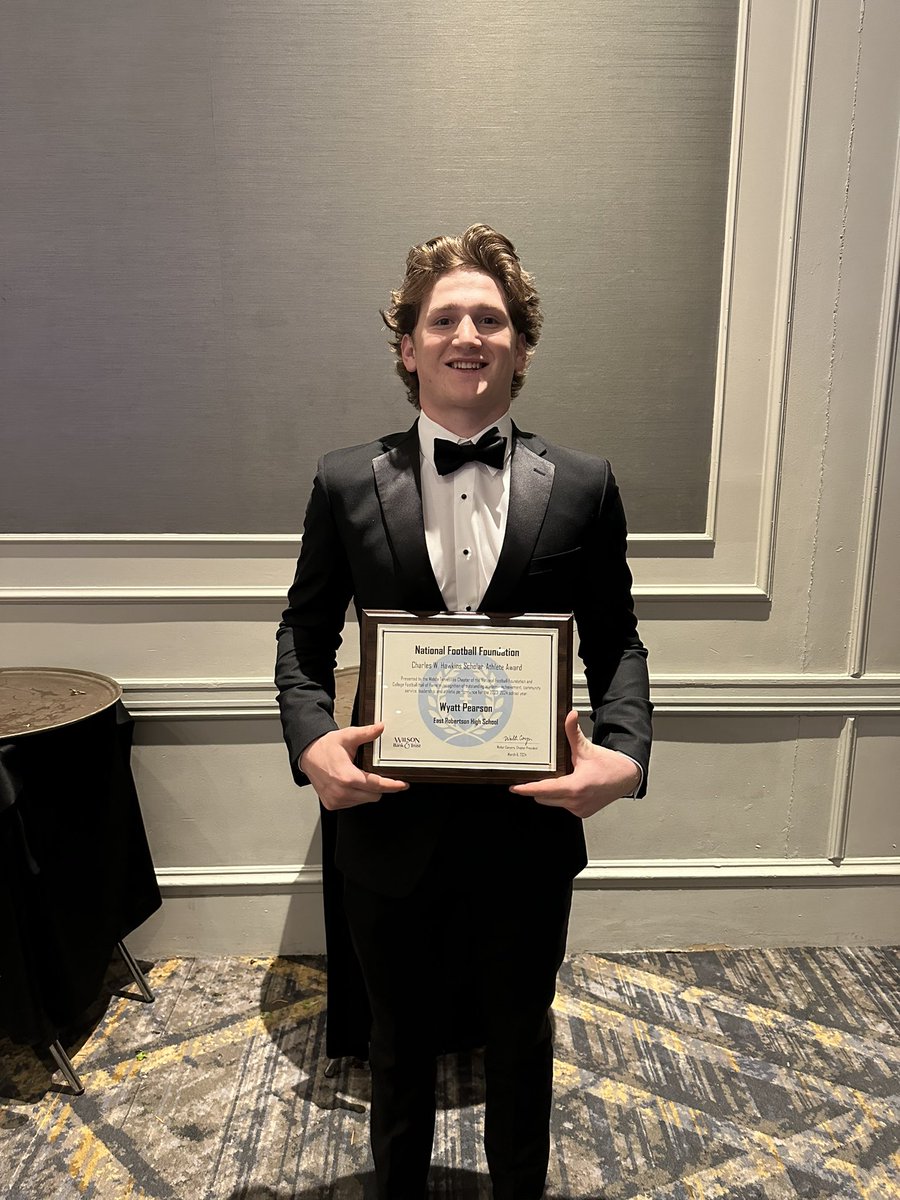 Congratulations to @WyattPearson24 for being honored tonight as a scholar athlete at the Middle Tennessee National Football foundation banquet!