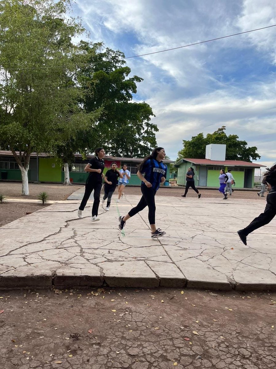 17Cobaes's tweet photo. Miércoles 6 de Marzo del 2024
Entrenamiento de Volibol Femenil de nuestras alumnas para participar en los próximos juegos organizados por el Colegio de Bachilleres del Estado de Sinaloa. https://t.co/BbBV1I0zcV