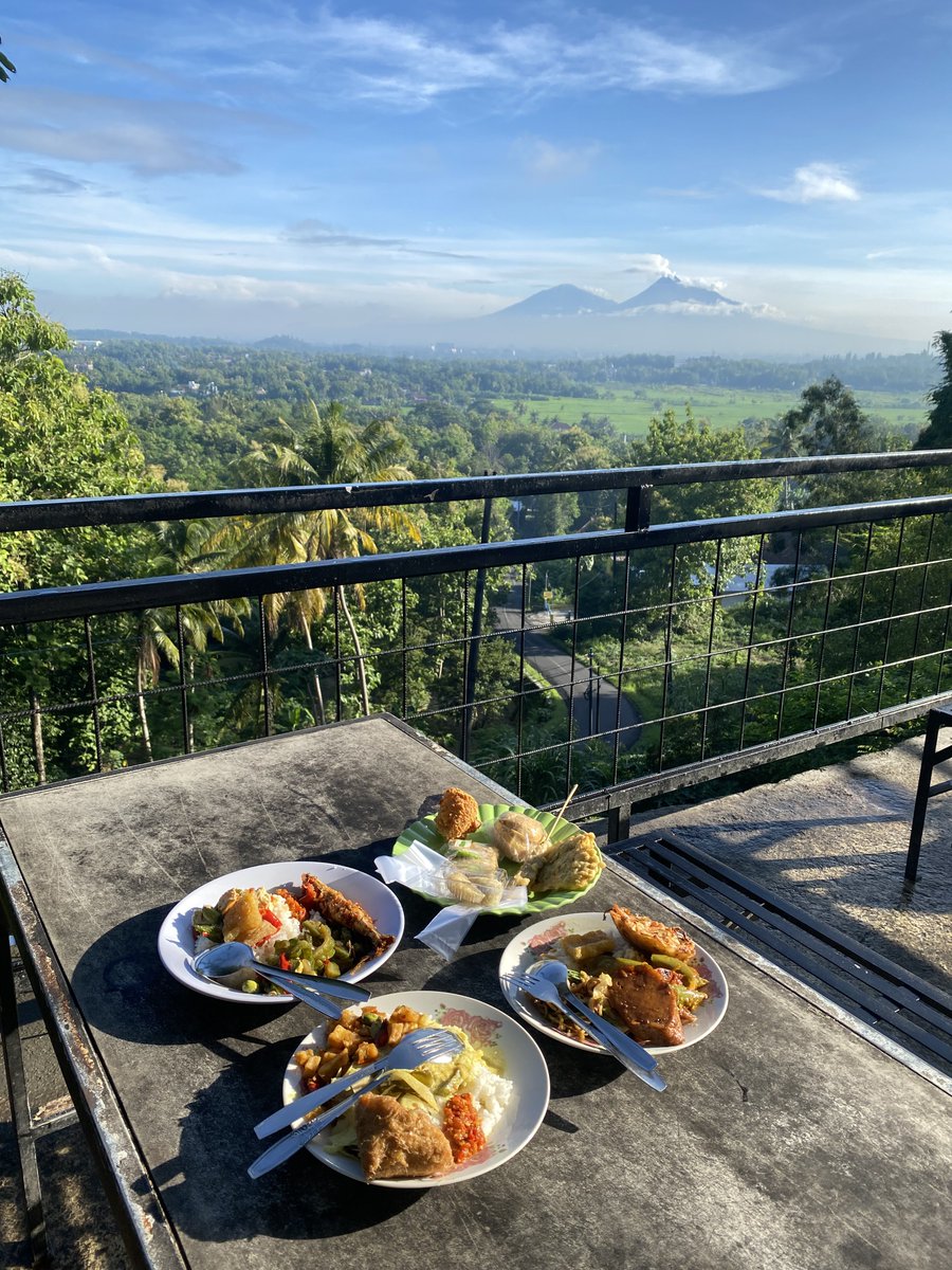 yearendsale_'s tweet photo. kalau ada temen dari luar jogja enaknya memang diajak sarapan kesini aja~ https://t.co/DFuuNvud3X
