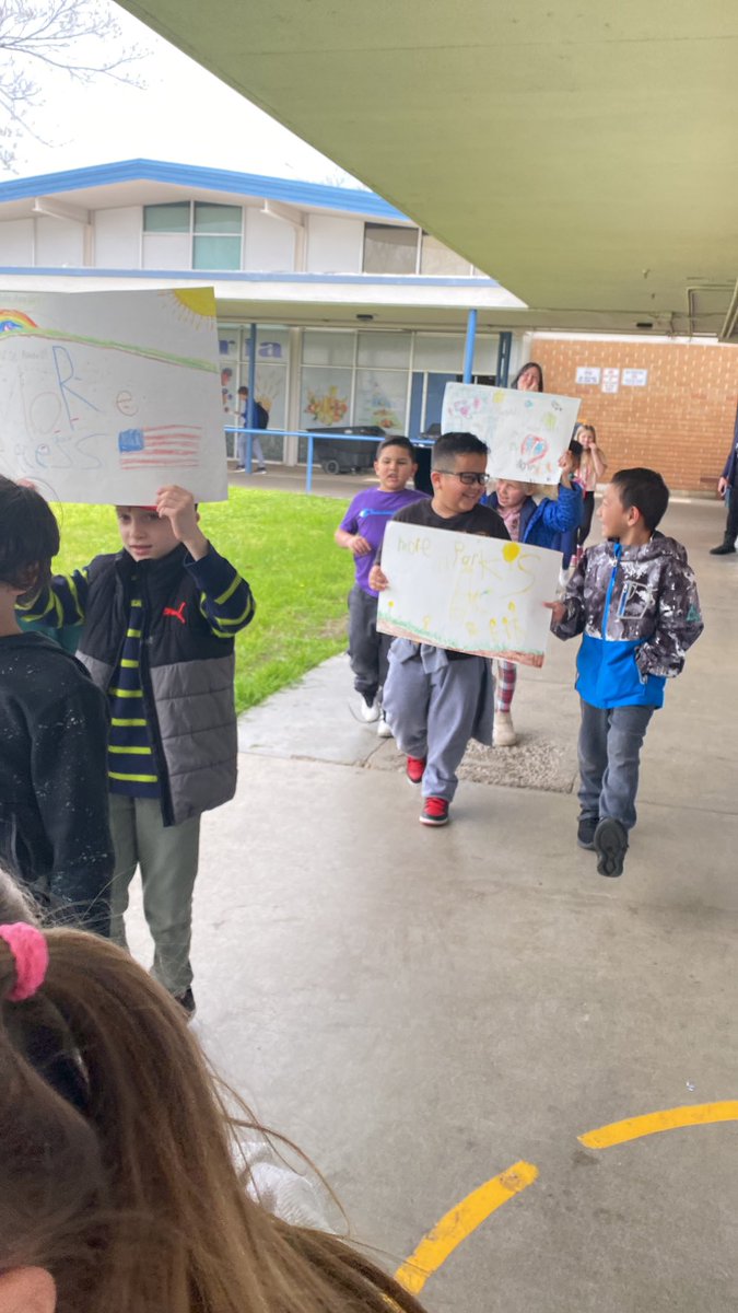 CCCS_School's tweet image. YES WE CAN! Phoenix 1st Grade Change Agents marched around campus in multi language to show their voice &amp;amp; for positive change as the whole campus cheered them on. A great example of POG’s reflective citizens. 🗳️ 🪧 #GCC_Charters #CCCSTK8 #GCCLevelUp #Elevateyourinpact #ckh