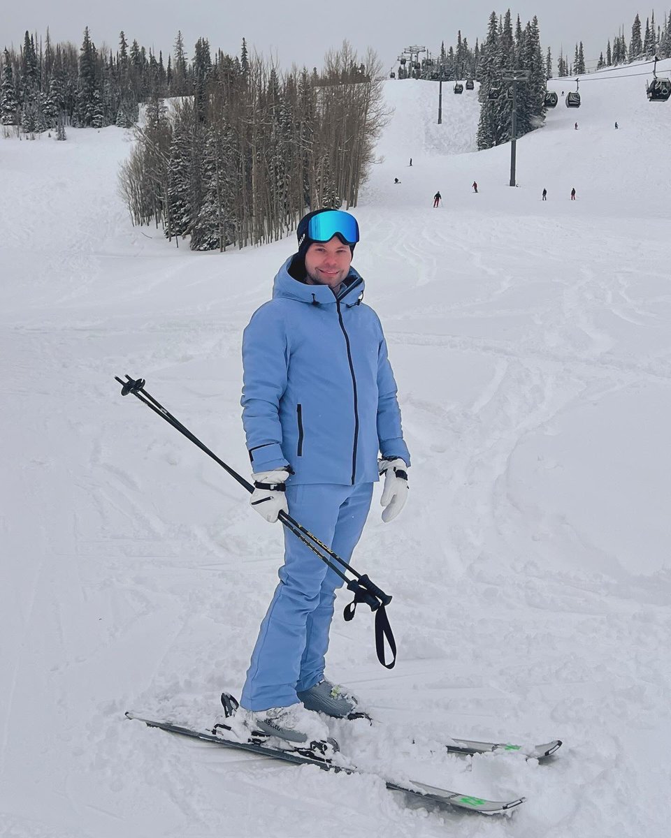 gradymarin's tweet photo. Just back from Aspen. The quiet and beauty there provided a much-needed moment for reflection and renewal. Feeling recharged and inspired to tackle our collective challenges with fresh perspectives. #Leadership #Renewal #Vision https://t.co/uogpnSgQQZ