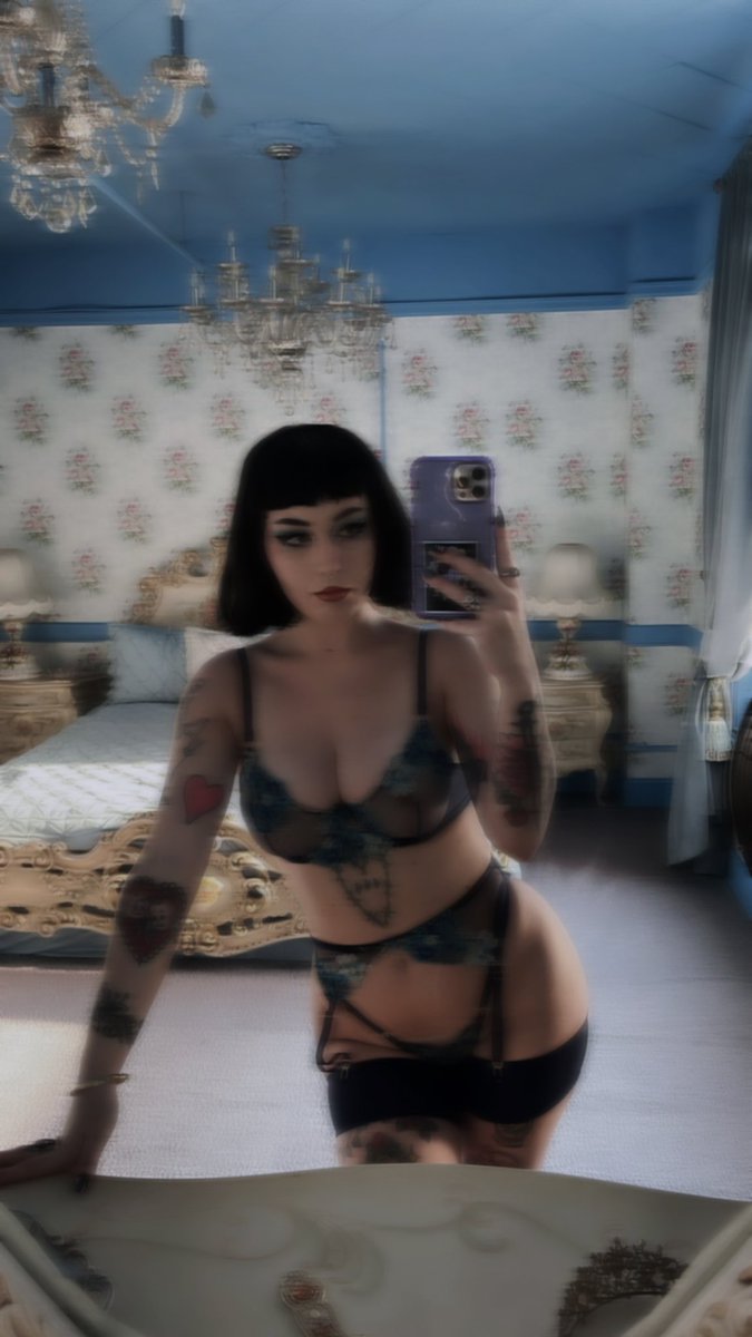 messyxbangs's tweet photo. hope i’m always on your mind https://t.co/NZaP2IrAPV