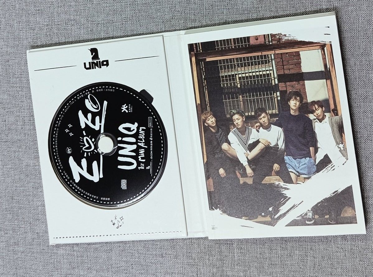 niccsaurus's tweet photo. ‼️WTS / LFB‼️

— UNIQ EOEO ALBUM (chn ver)
💸: 150€

𝗦𝗵𝗶𝗽𝗺𝗲𝗻𝘁:
 • WW
• Not included

🏷 uniq eoeo zhou yixuan li wenhan wang yibo cho seungyoun kim sungjoo eoeo album kpop

— I speak English and Spanish
— Also have the help of ma besti @yueqiu_orders ❤️‍🩹 https://t.co/Lnxo5nHf6J