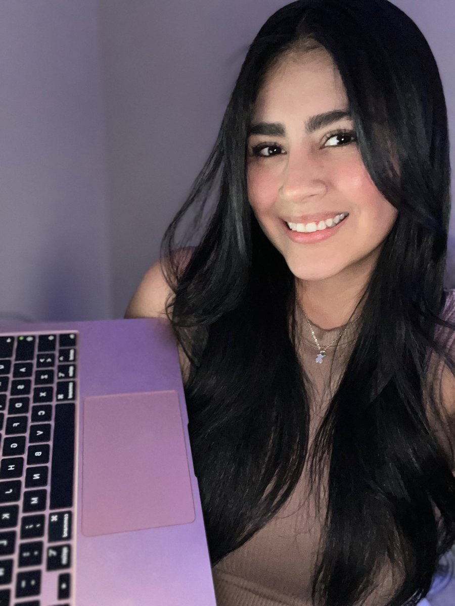 brenhvz's tweet photo. #Babysteps 🎙️✨
¡Momento divertido frente al micrófono! Hoy grabé un poco de voz. ¿Adivinas de qué se trata? 🚍🅰️❔🅾️ https://t.co/WQWI4wbrXA