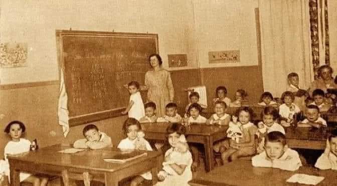 pablocasx1's tweet image. “CARTA DE UNA PROFESORA” PARA LOS “IGNORANTOS E IGNORANTAS”

“Carta de una Profesora” con acertadísima y lapidaria frase final. Está escrito por una profesora de un instituto público.

Yo no soy víctima de la Ley Nacional de Educación. Tengo 69 años y he tenido la suerte de…