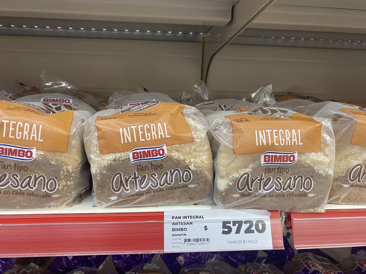 _Jaroschewski's tweet photo. 5€ kostet das 500gr Toastbrot („Vollkorn“) im Supermarkt!!! Wer soll das bezahlen können… #argentinien #krise https://t.co/Xgduo01EhX