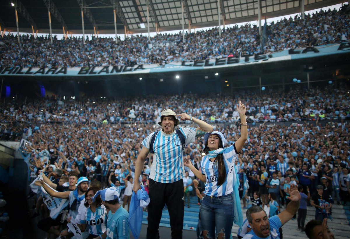 Fieles, locos, enfermos, fanáticos, incondicionales y tantos adjetivos que quedan cortos para definirlos. Reconocidos en el mundo por lo que muestran en la tribuna, salvaron al club cuando este más los necesitaba. Sinónimos de pasión y amor por los colores.

#DiaDelHinchaDeRacing