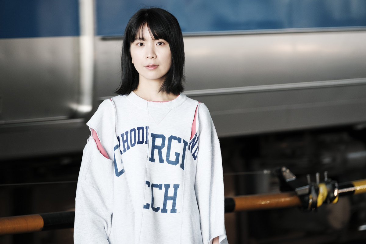 HashimotoEriko_'s tweet photo. ━━━━━━━━━━━━━━
　4/24(水)
　2nd Full Album『街よ街よ』
　発売決定🎊
━━━━━━━━━━━━━━

アルバム特設サイトもOPEN！
▶︎ https://t.co/gzJY5VYyxR

大変お待たせしました！
2年4ヶ月振りのフルアルバム、よろしくお願いします！(スタッフ)

#橋本絵莉子
#街よ街よ https://t.co/TxhAxwcf6V