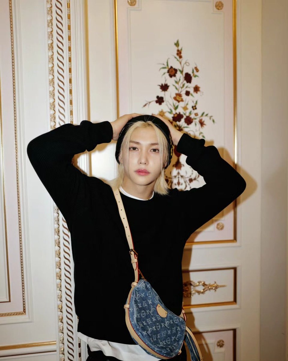 yong_lixxi's tweet photo. 🩵 
#ad #LVRemix #LVRush @louisvuitton
#felix #louisvuitton https://t.co/TxrYFyo7zF