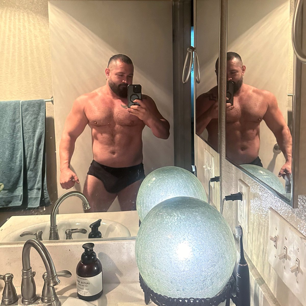 The abs wanna come back 🐻 will I still be a bear if I have abs?