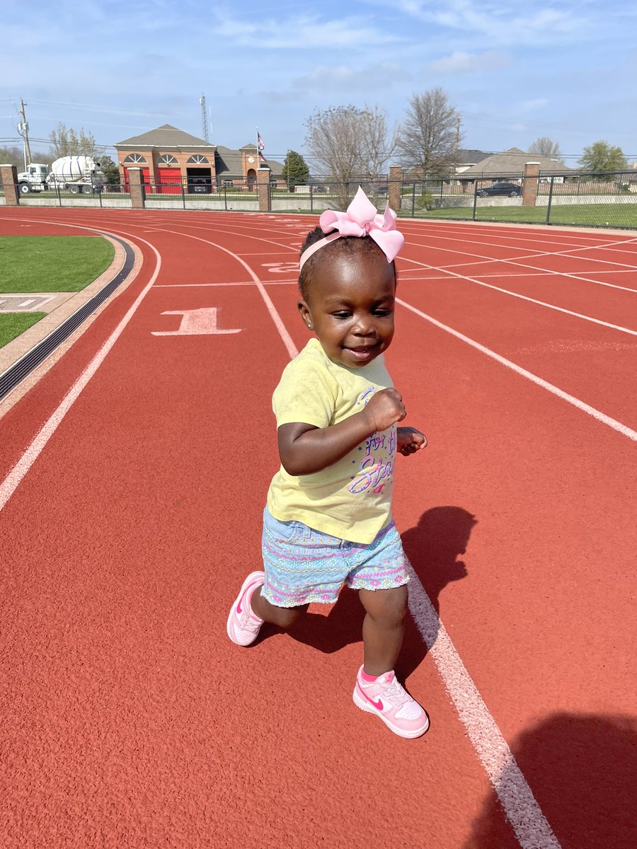 DemeekaJones's tweet photo. My baby girl enjoyed her first track meet of the season!!! https://t.co/6R1sC8zFG8
