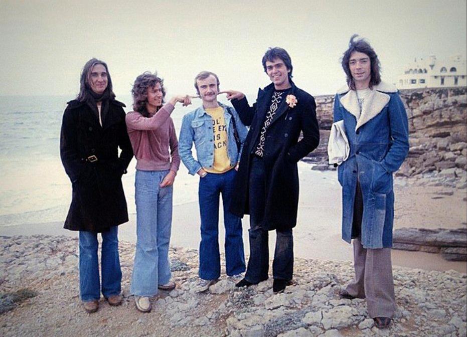 1/2) March 7, 1975. Lamb by the Sea. On the beach of Cascais, the morning between the two concerts at the Pavilhao Dos Desportos, the first two dates in Portugal of #Genesis' career. Tony and Peter point out @ProgROCK_Bon @JoeBlow24424856 @seismictc @sandiekins @annehainestyrer