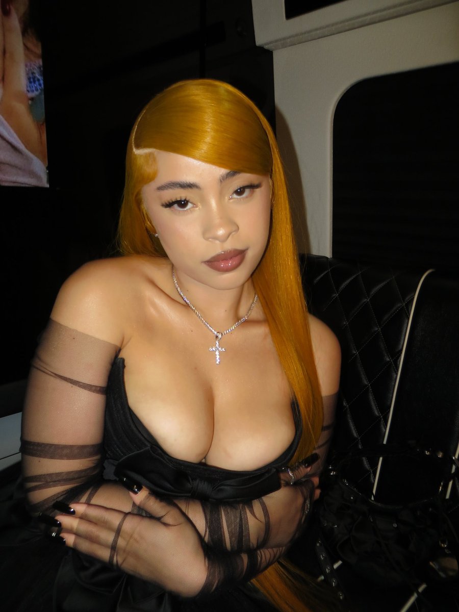 Pop Crave on X: Ice Spice stuns in new photo. t.covrvBxlMVov  X