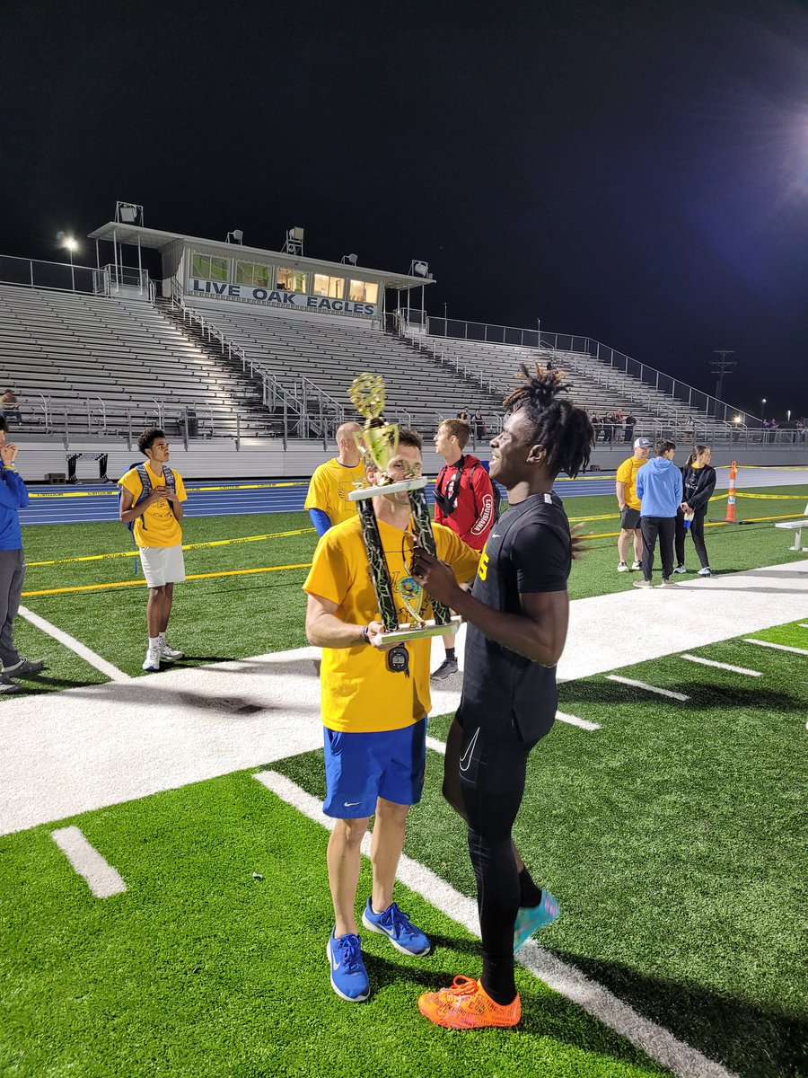 CoachCWomack's tweet photo. Congratulations on a great Eagle Invitational. Our Track & Field team got better today. We competed with great intensity and passion. 1st place both Girls and Boys.
#JacketSpeed #W1nAsOne https://t.co/rpfnQISMsb