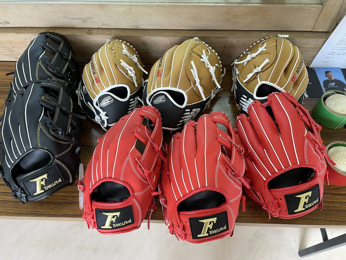 （増えました😄）大谷選手からのプレゼントをきっかけに、保護者（PTA）からも、かっこいいグローブが6つ届きました。（左利き用はこれから…）グローブが9つ揃うので、紅白戦ができるようになります。うれしいです⚾️
