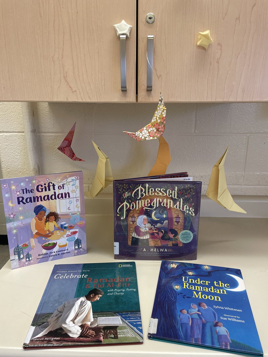 Thank you to my wonderful Grade 6s who helped create Ramadan origami for our pop-up library display @KenolliePS @PDSB_Libraries