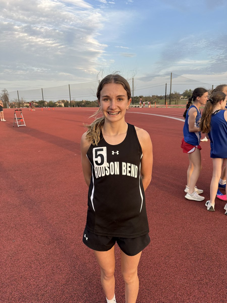 🚨NEW SCHOOL RECORD🚨

Amelia B. ran a time of 49.82 in the 7th grade 300 Hurdles!