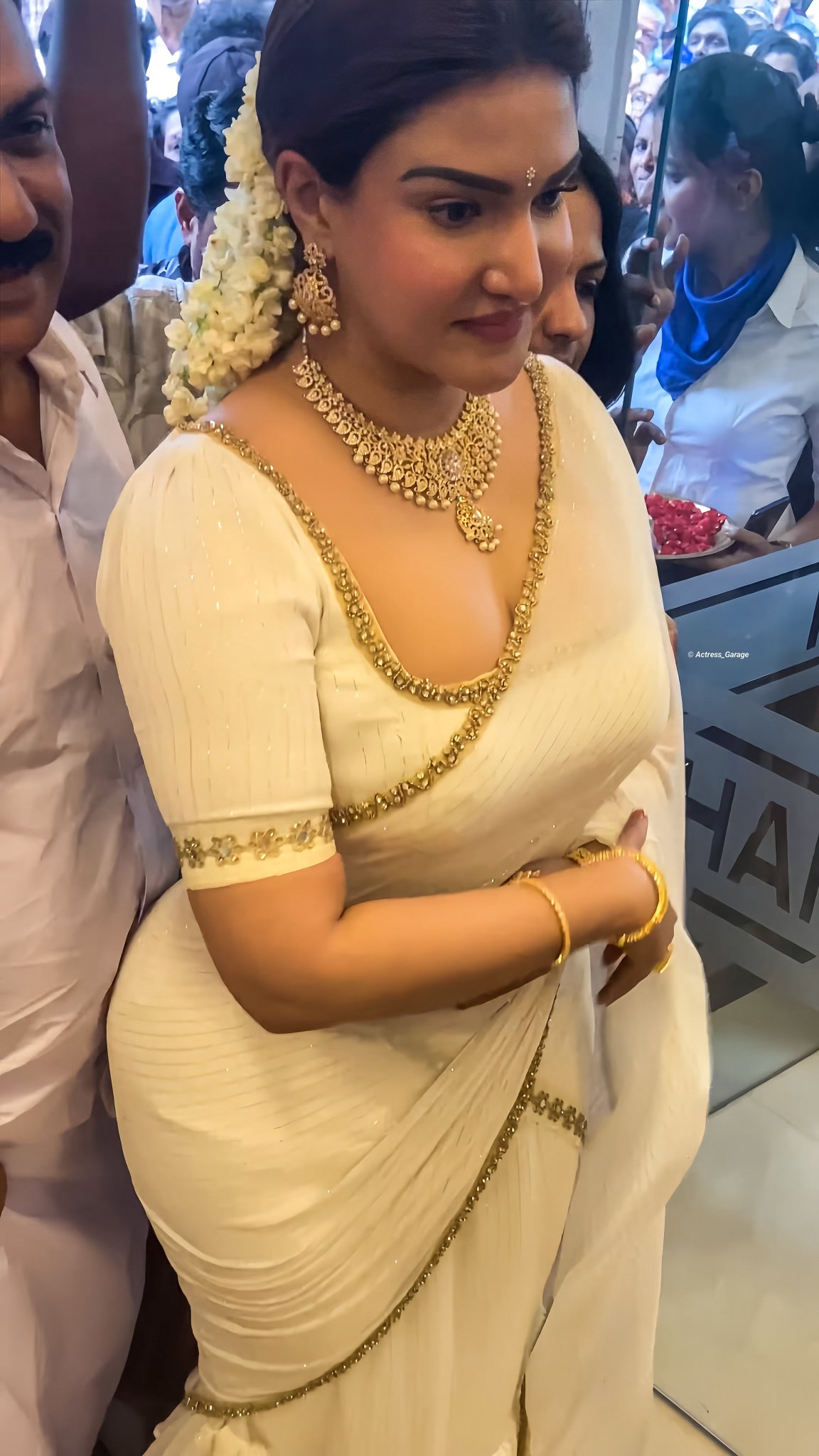 GICXZqVaYAAl1JF?format=jpg&name=large