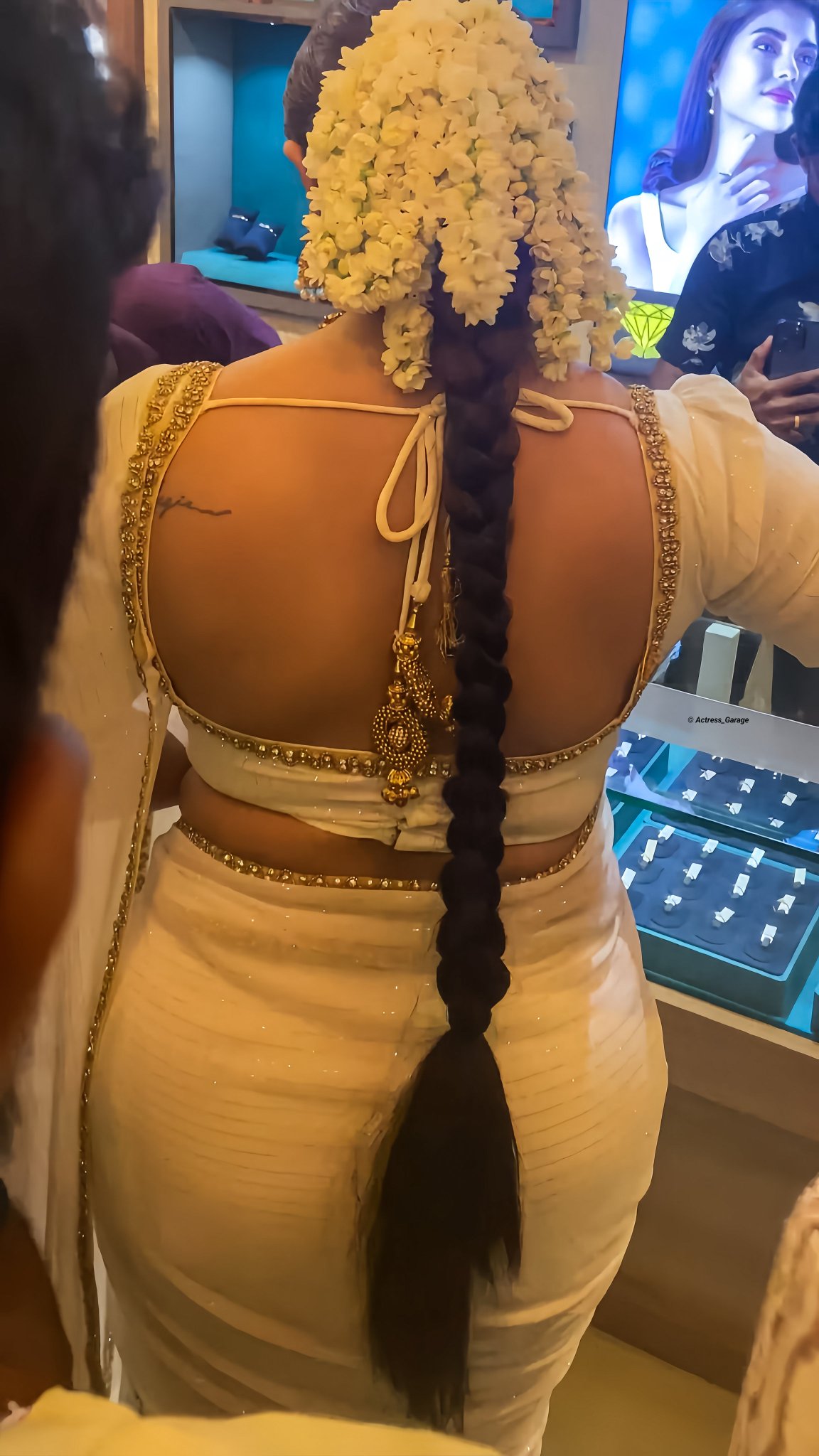 GICXZqWbcAAHKUQ?format=jpg&name=large