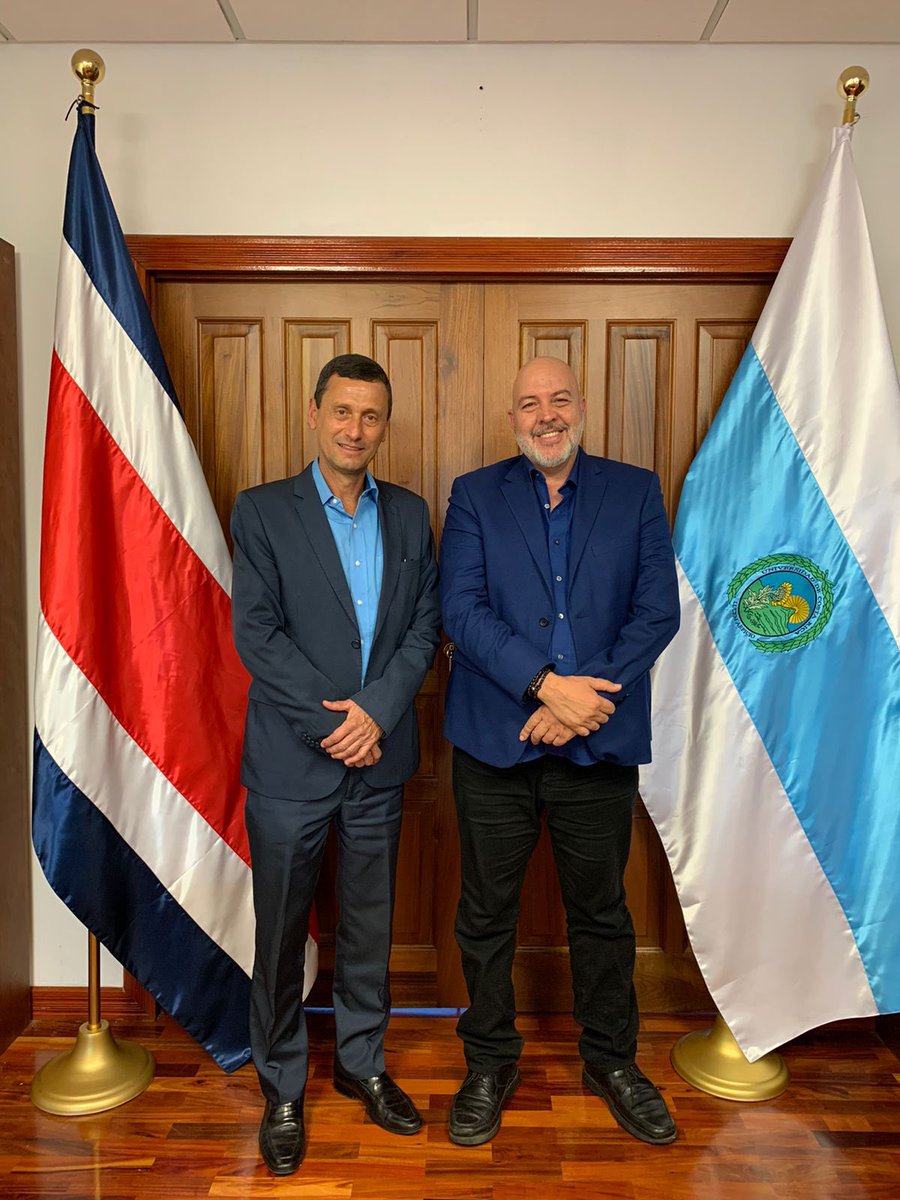 Hoy conversé con el Rector de nuestra querida <a href="/UniversidadCR/">UCR</a> , don Gustavo Gutiérrez Espeleta, sobre muchos proyectos que se pueden hacer en conjunto. 
Me siento muy alegre y optimista de saber que vamos a ser socios en pro del desarrollo y bienestar de nuestro cantón.