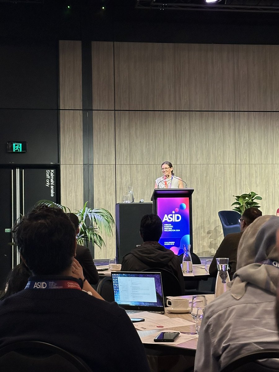 Heather Weerdenburg presenting on optimising ganciclovir dosing for immunocompromised children with CMV infection #asid2024 @anzpid @ASIDANZ