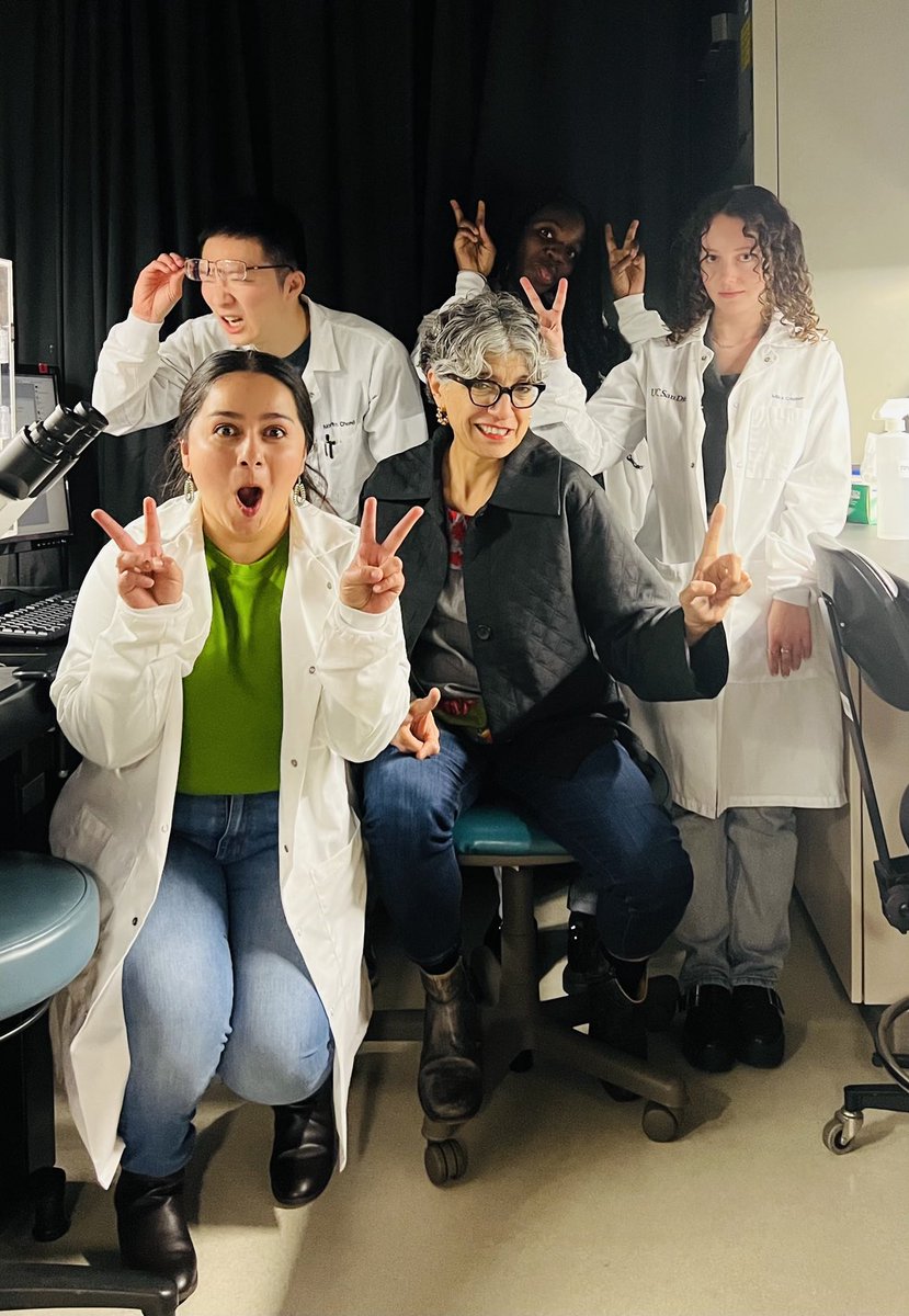 Hanging out with my awesome grad students today, prepping for a photo shoot, they are 100% ⁦@UCSDBMS⁩ ⁦@UCSDPharm⁩ ⁦@UCSanDiego⁩ and 100% fun!!!!